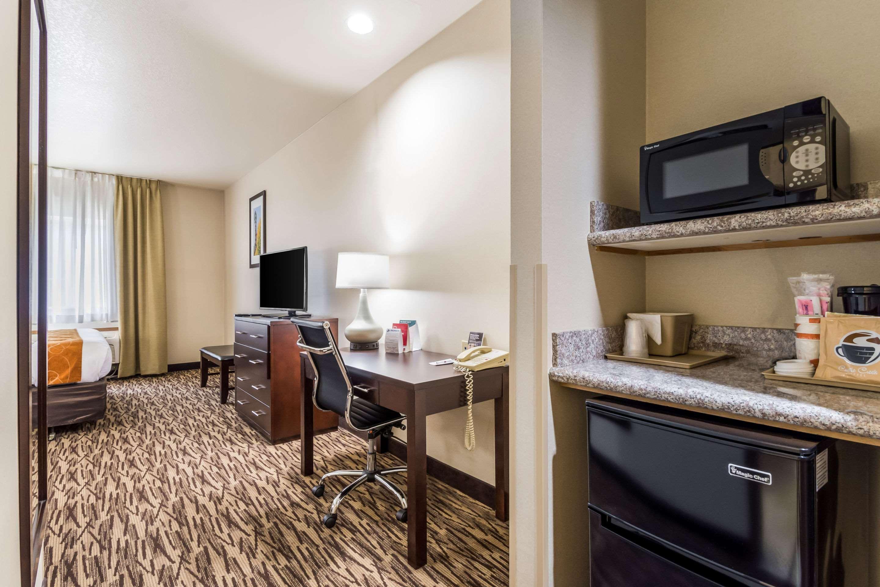 Comfort Suites Portland Airport Exterior foto